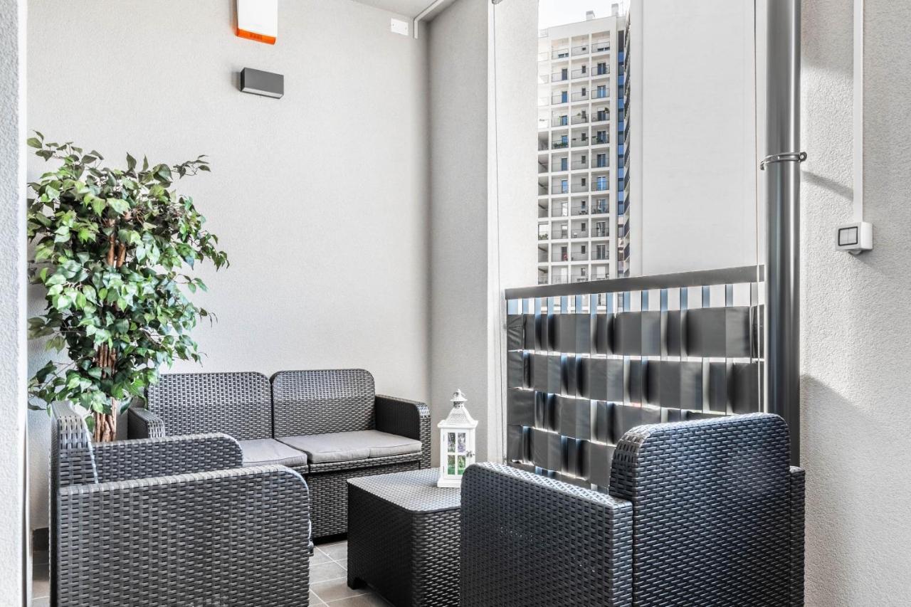 Appartamento Harmony House - Rho Fiera 6min - Free Parking - Terrace Milano